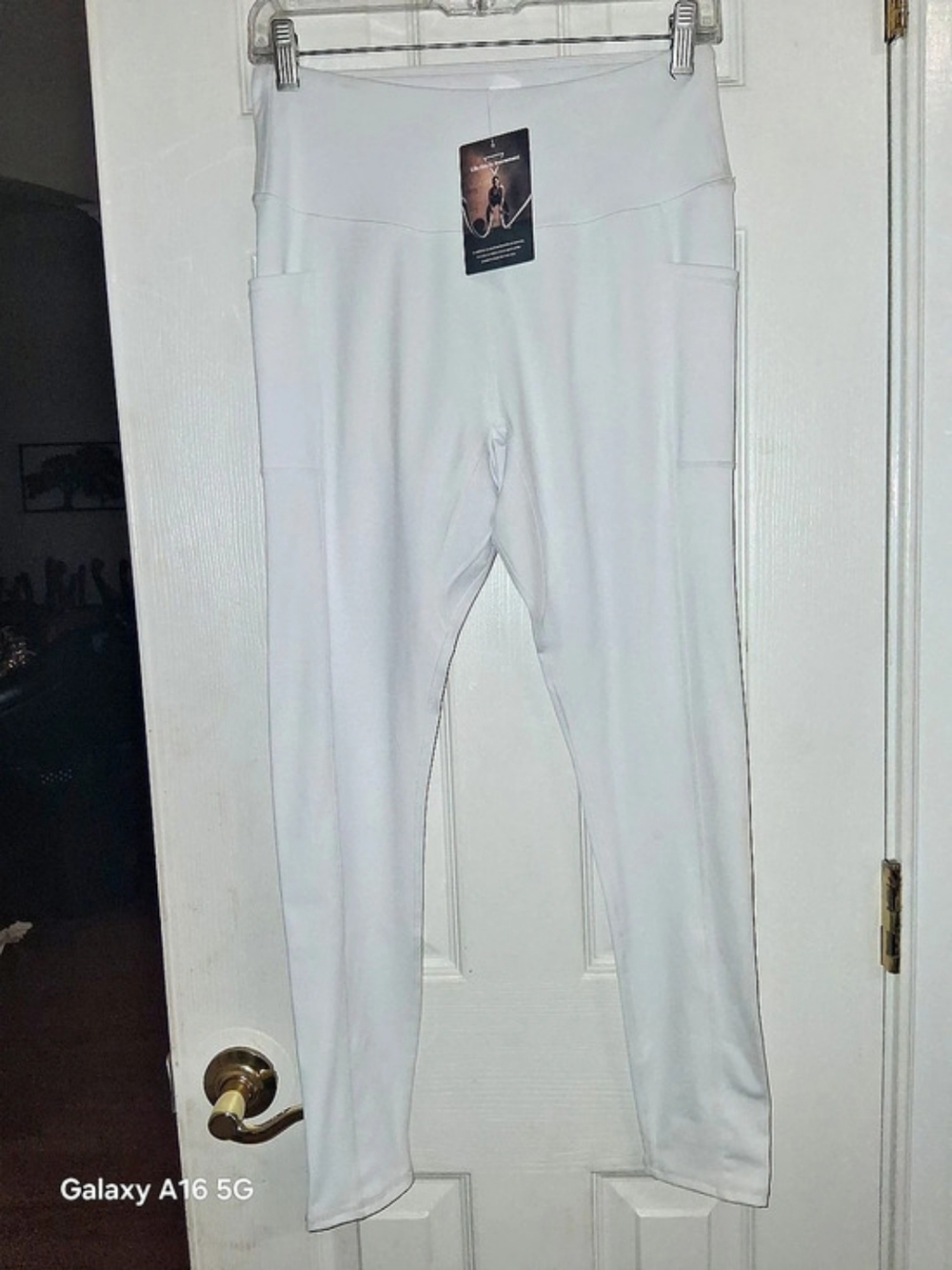 Life Lies In Movement Leggings in White, Medium